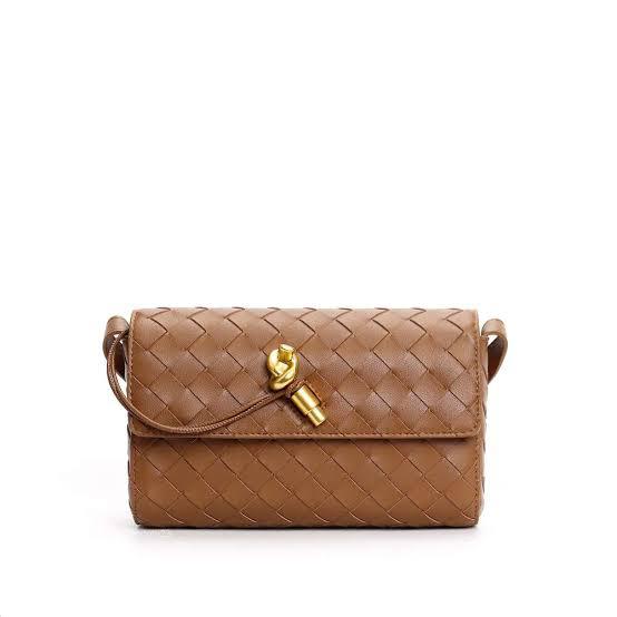 Bottega Veneta Woven Andiamo Crossbody Bag – Premium Quality (Brown)