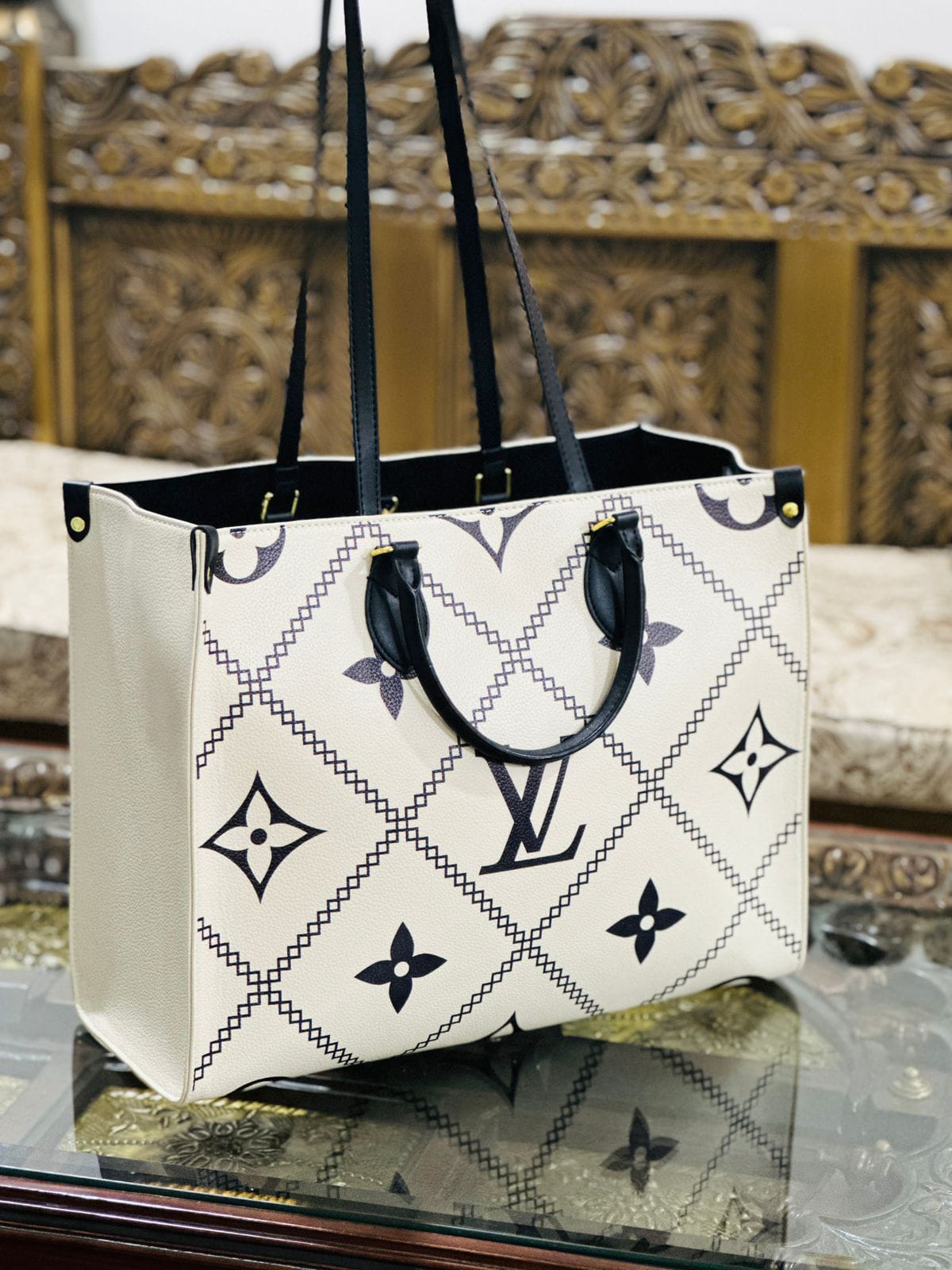 Louis Vuitton On the Go Tote Timeless Elegance White Black LDD