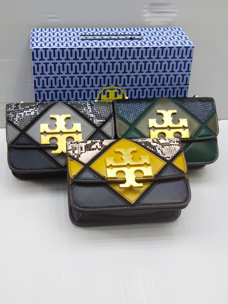 Tory Burch — Women's Spacious Handbag (Master Quality | Logo Detail | Brand Packaging) (Golen Black)
