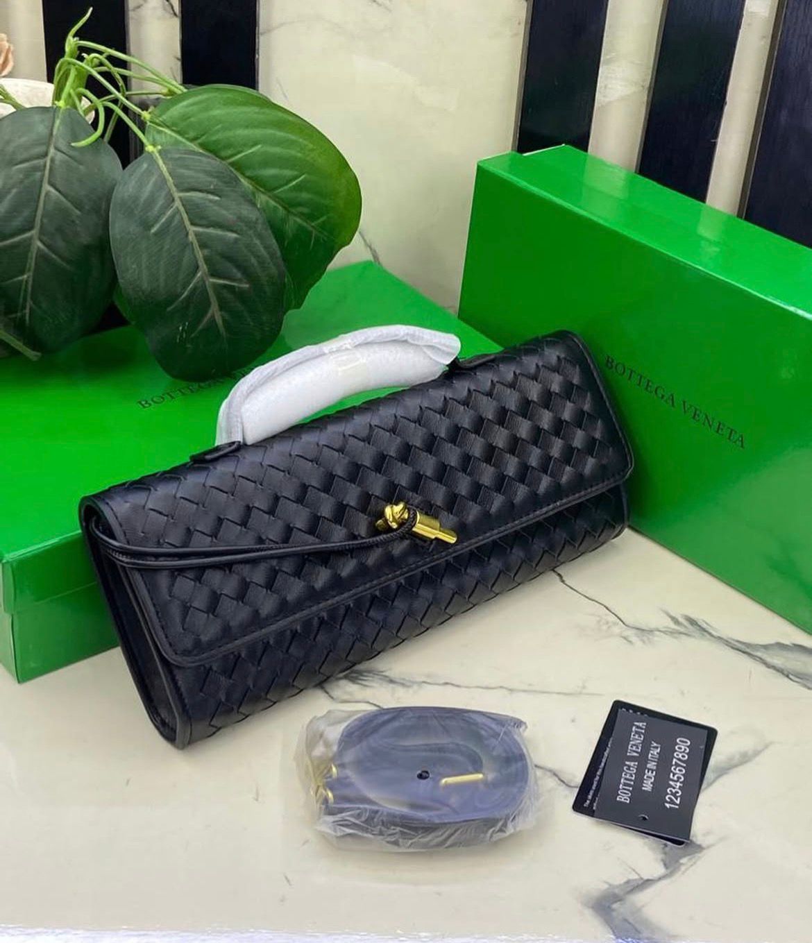 Bottega Veneta Andiamo Clutch Bag β 31cm (Black)