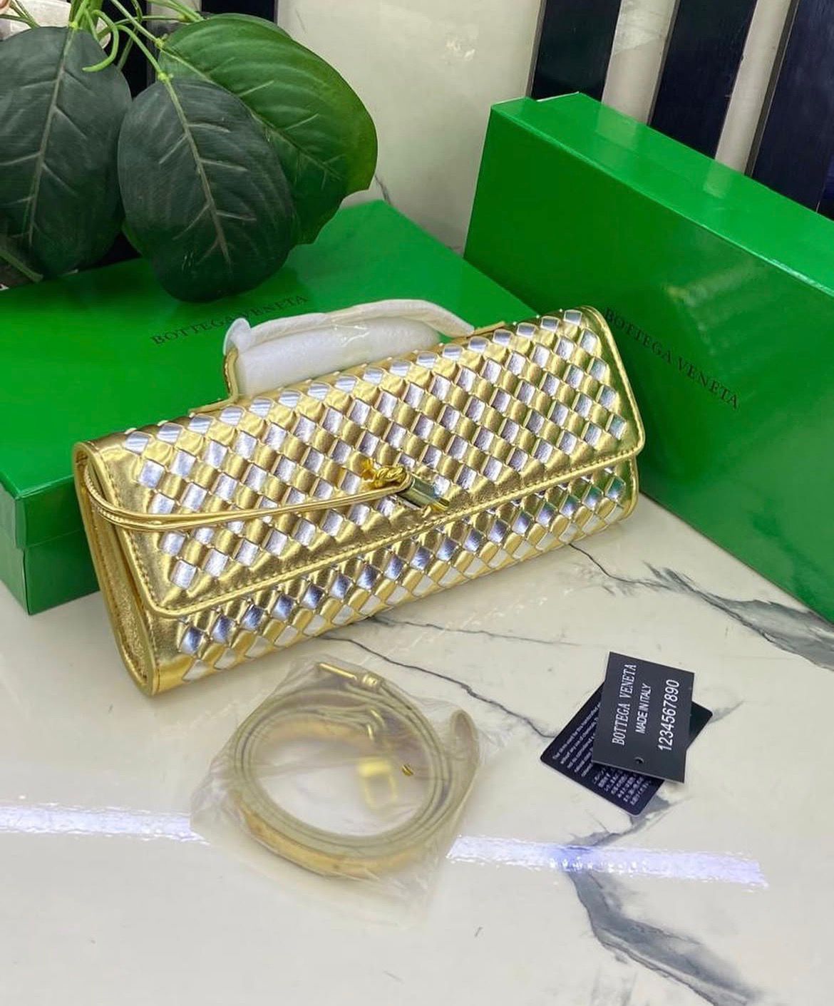 Bottega Veneta Andiamo Clutch Bag β 31cm (Gold 1)