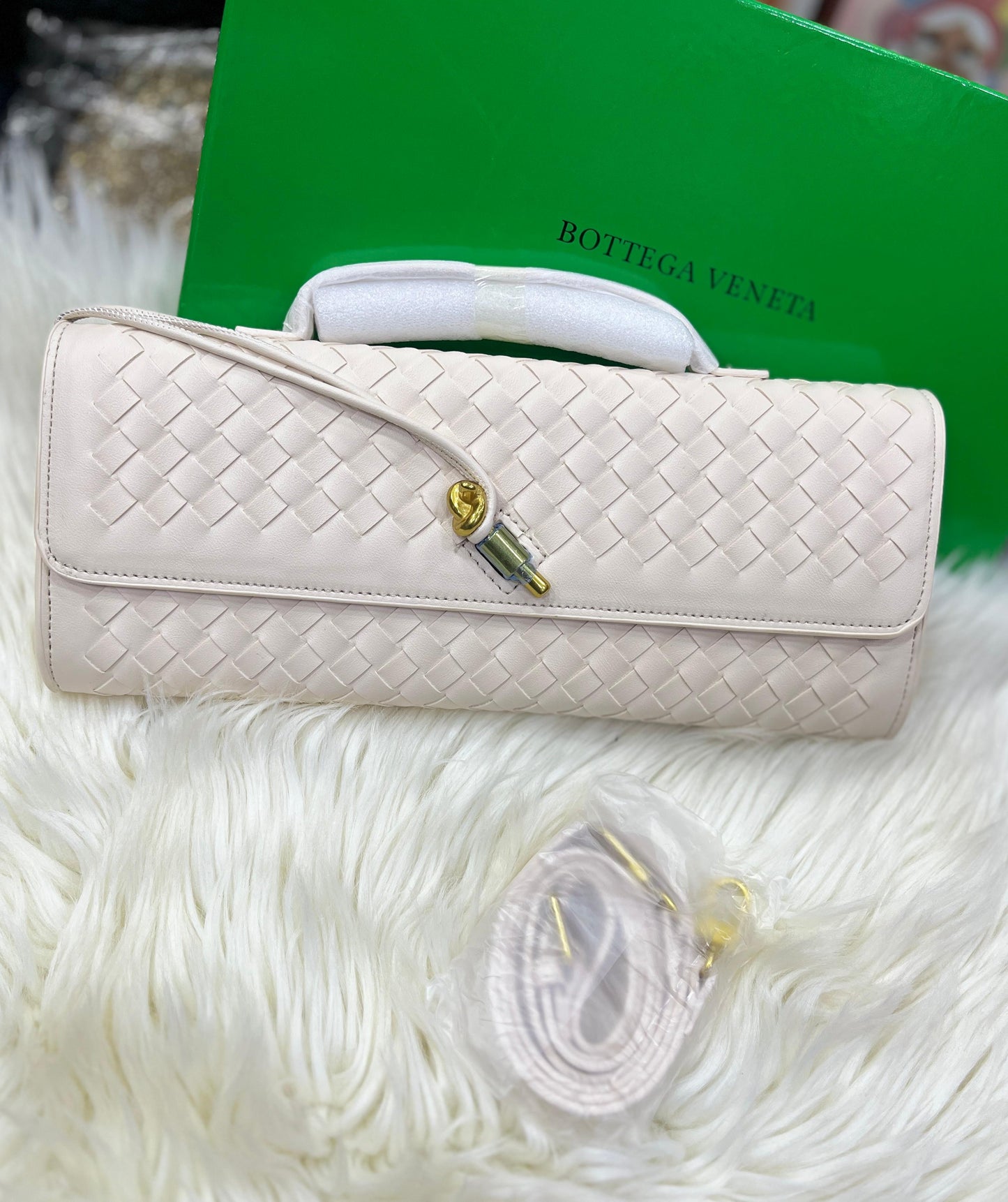 Bottega Veneta Andiamo Clutch Bag β 31cm (White)