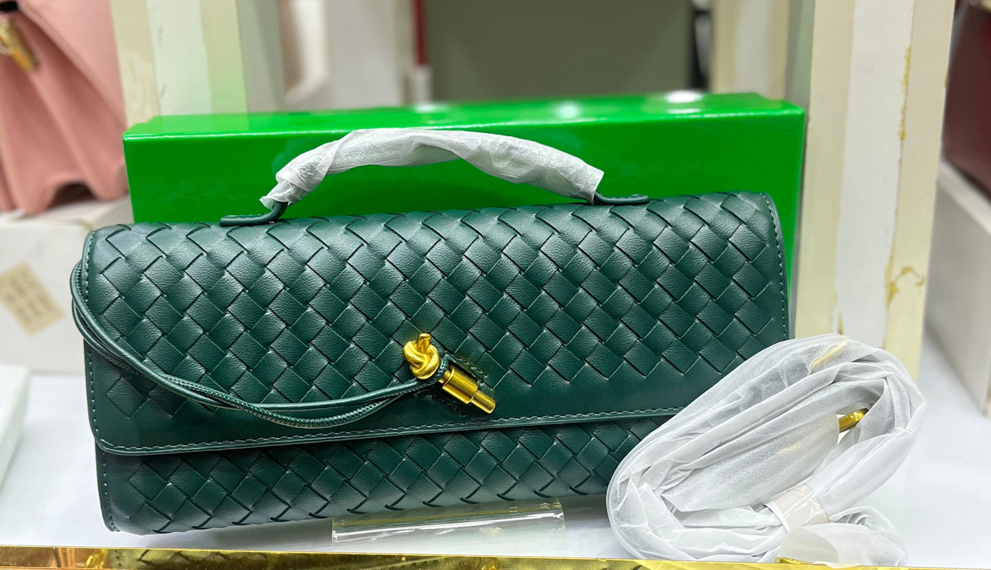 Bottega Veneta Andiamo Clutch Bag β 31cm (Green)