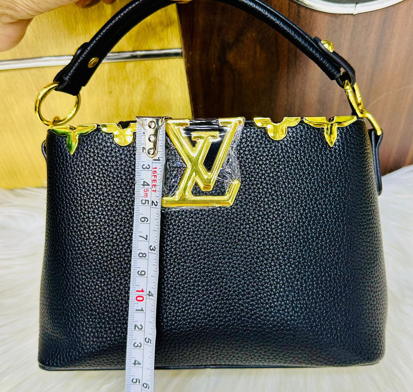 LOUIS VUITTON CAPUCINES – Women Bag (Black)