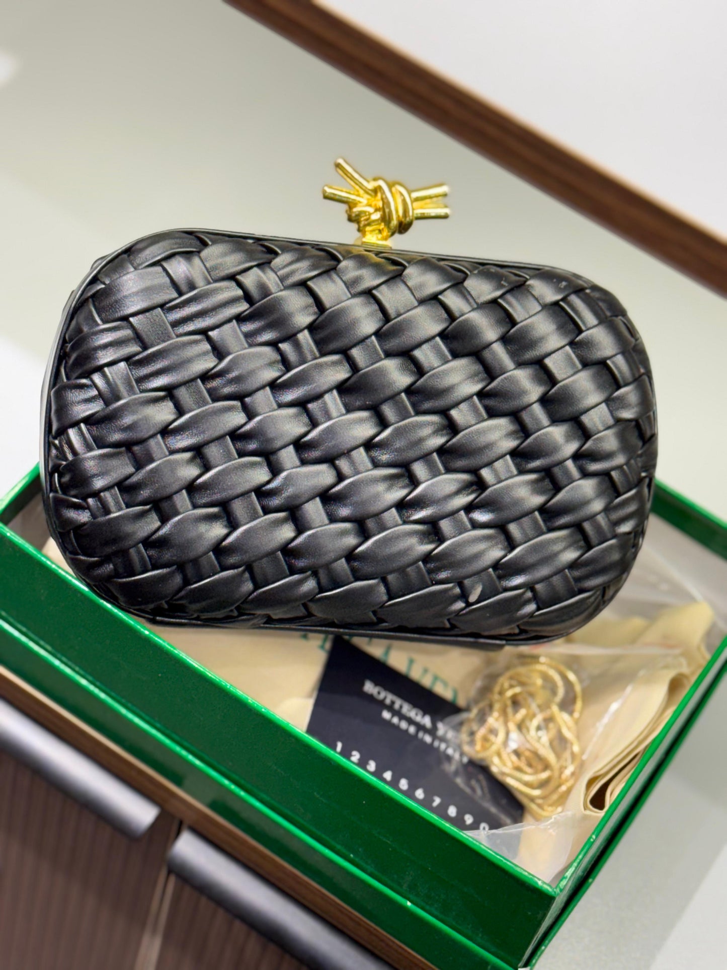 Bottega Veneta Knot Clutch – Premium Quality (Black)