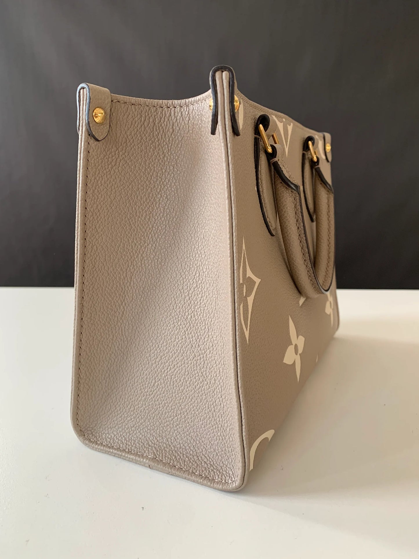 L-O-U-I-S V-U-I-T-T-O-N On The Go PM Empreinte 2Pc Set – Luxe Carry Women Bag (Cream/Dove)