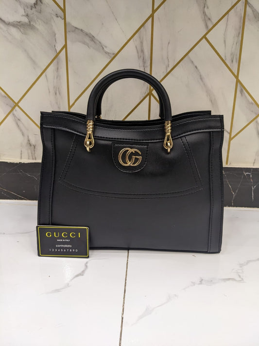 Gucci Women's Stylish Shoulder Bag - Supreme Quality (Black)