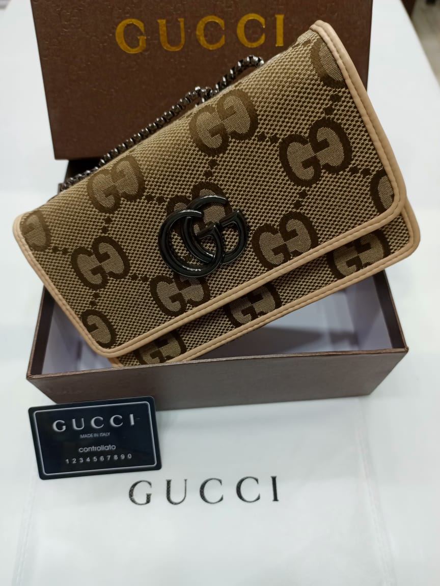 GUCCI Women's Bag (Beige)