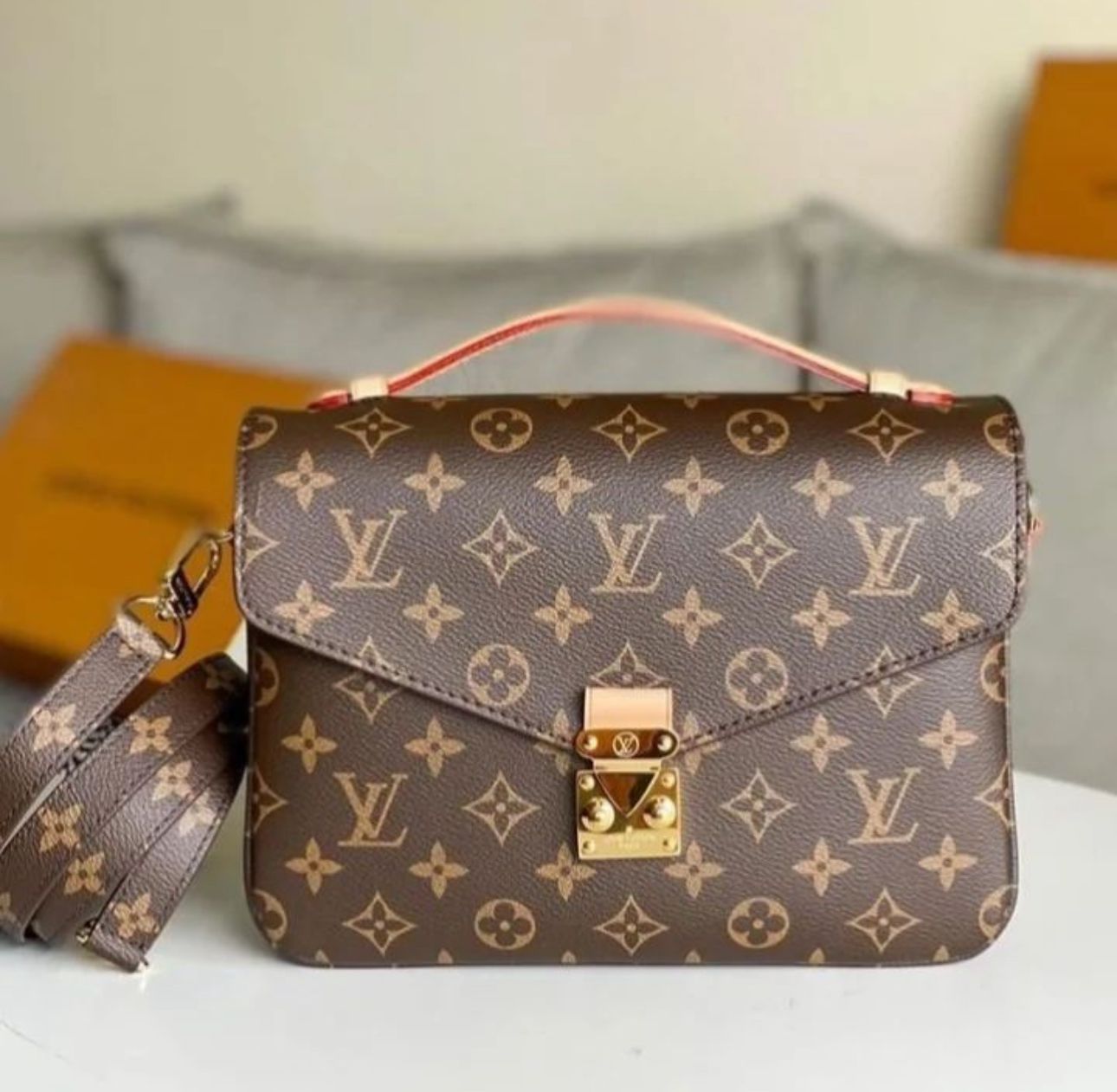 Louis Vuitton Master Quality Cross Body Women's Bag (Brown)