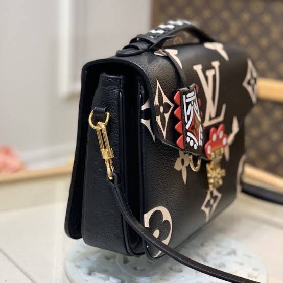 Louis Vuitton Master Quality Cross Body Women's Bag (Black)