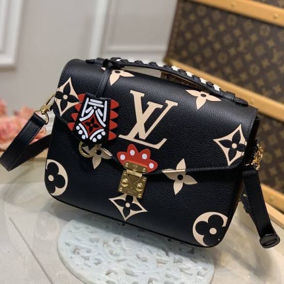 Louis Vuitton Master Quality Cross Body Women's Bag (Black)