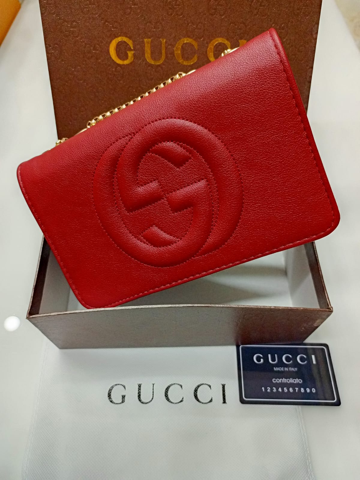 Gucci Women's Spacious Bag with Front Logo and Box (Red)