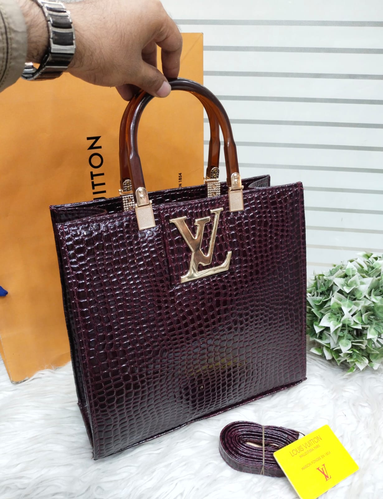 Louis Vuitton Luxury Women's Tote Bag - Stylish Zip Closure with Long Belt (Maroon)