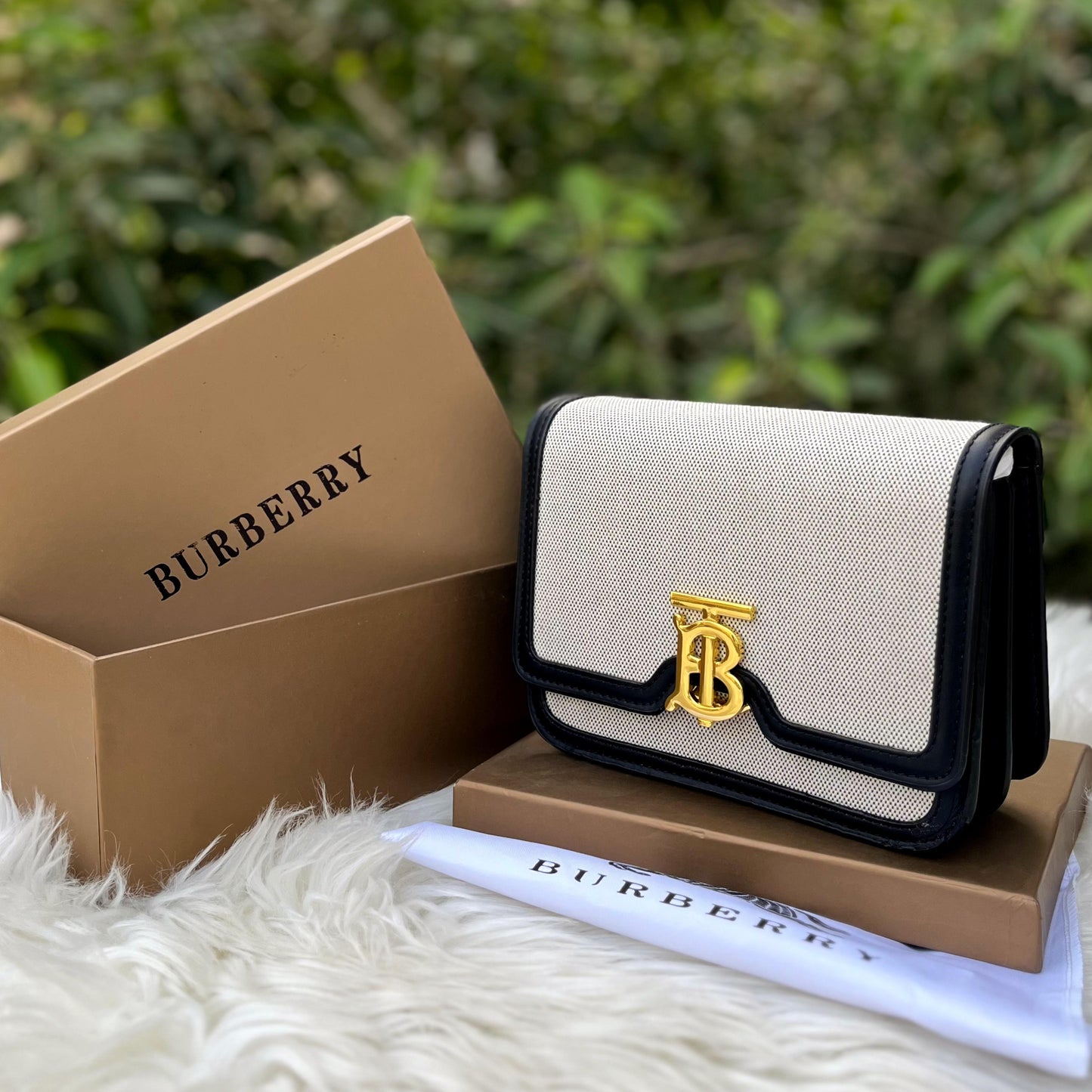 Burberry Shoulder Bag - Timeless Luxury (white+black)