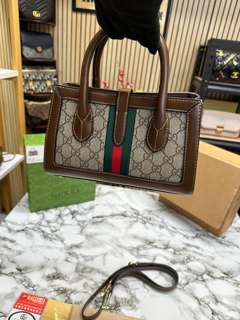 Gucci GG Supreme Handbag for Women (Brown)