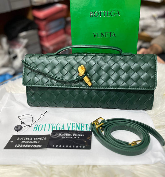 Bottega Veneta Andiamo Bag 31cm Clutch - Luxurious Elegance
(Green)