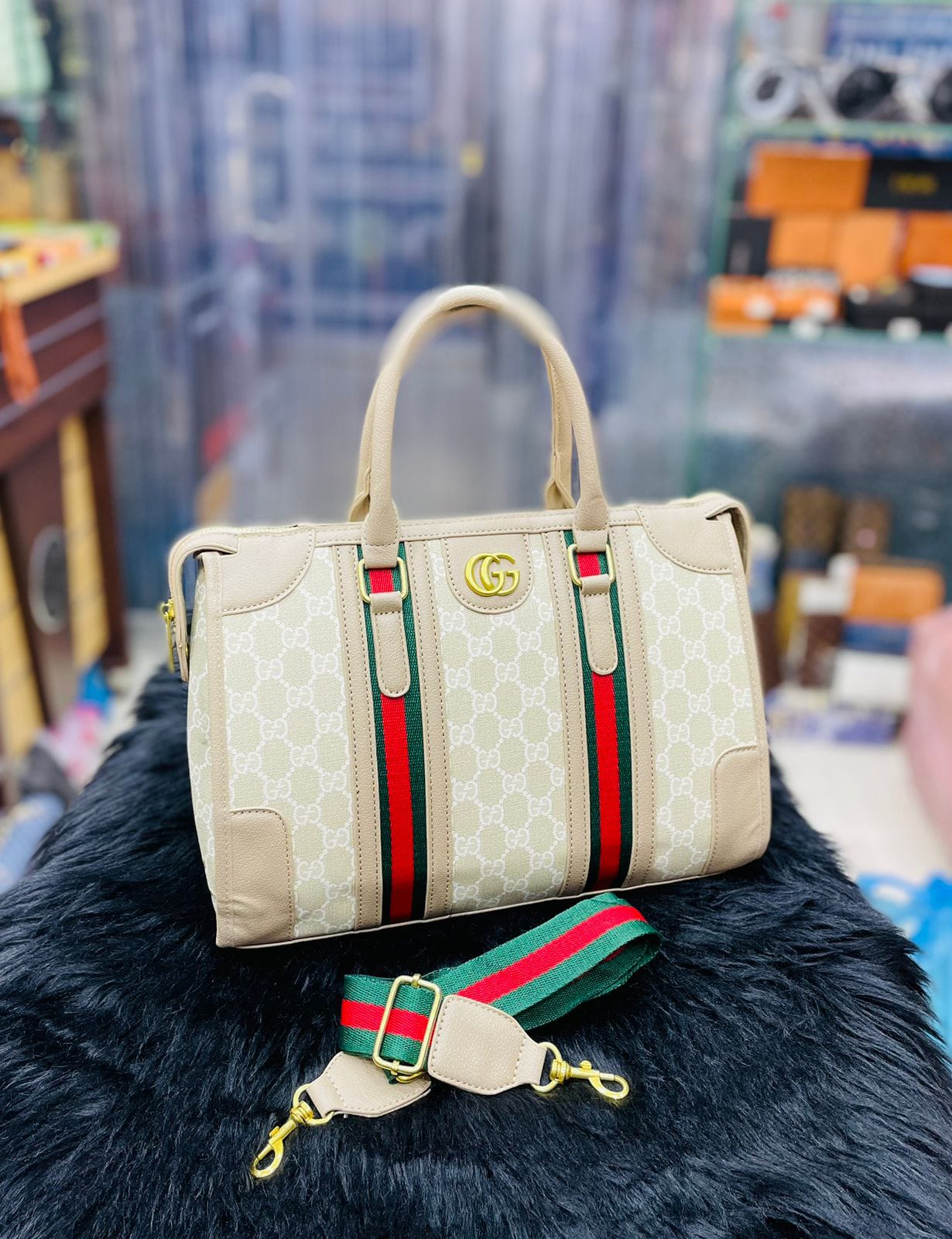 "Gucci Premium Quality Women's Duffle Bag with Branded Belt - Luxury & Style Combined" (White)