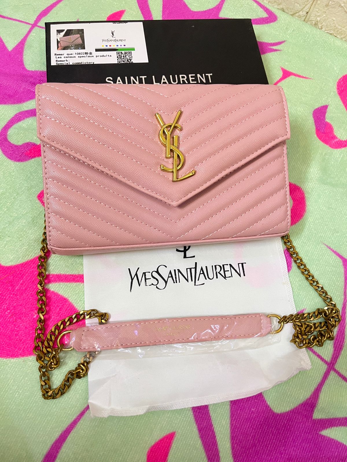 Saint Laurent Logo-Plaque Crossbody Bag - Elegant Chevron Quilting (Pink)