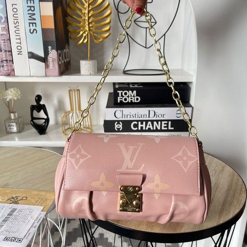 Louis Vuitton Favorite Women Bag – Timeless Elegance with Functional Design (Pink)