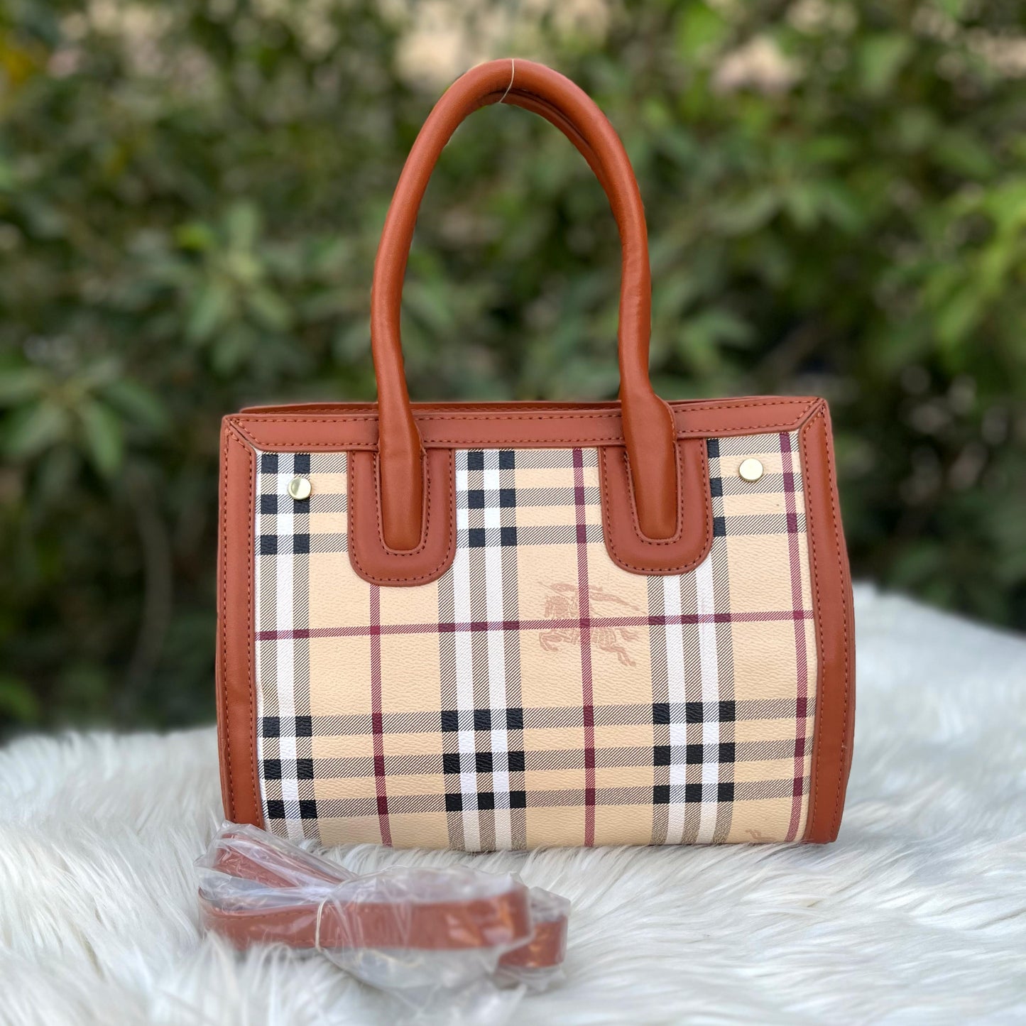 BURBERRY High-Quality Women's Handbag - Premium Design & Details (Brown 1)