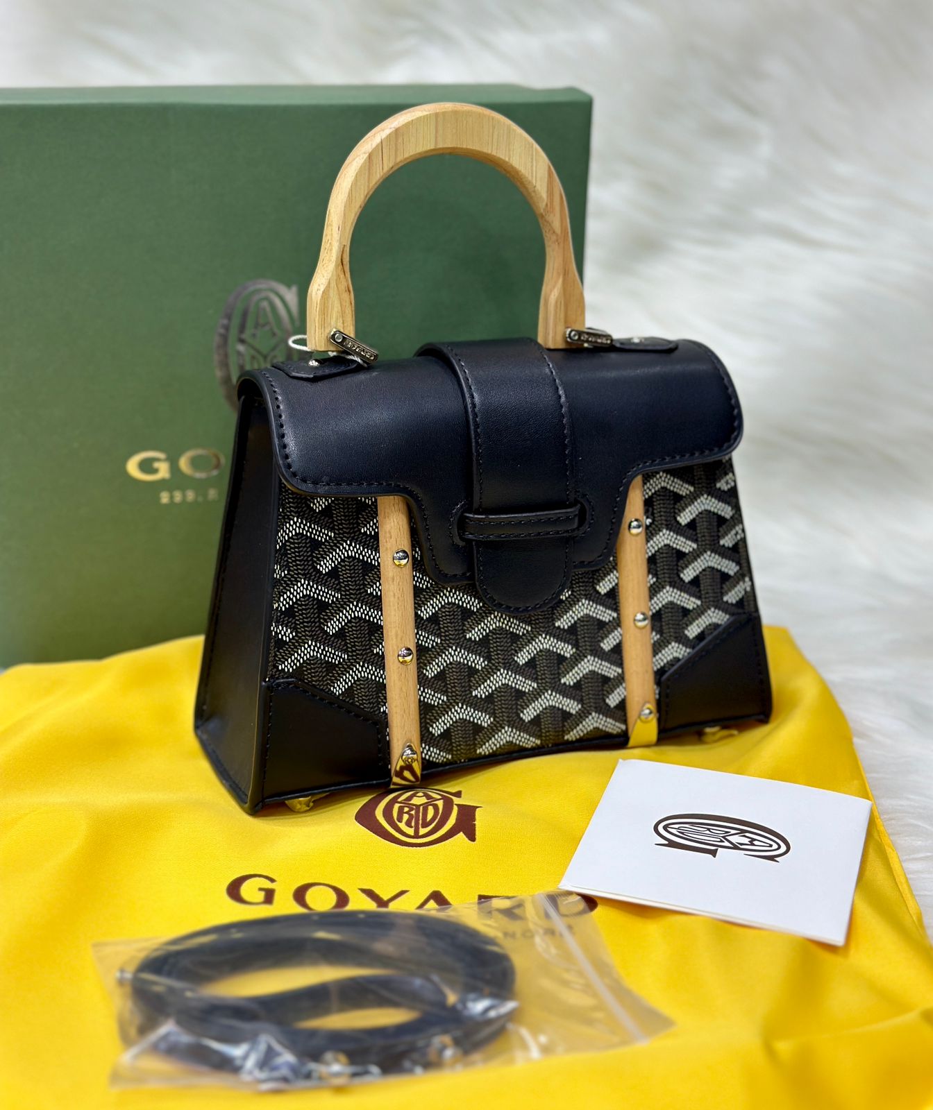 Goyard Coated Leather MM Saigon Top Handle Bag – Luxury & Elegance in Every Detail (Black)