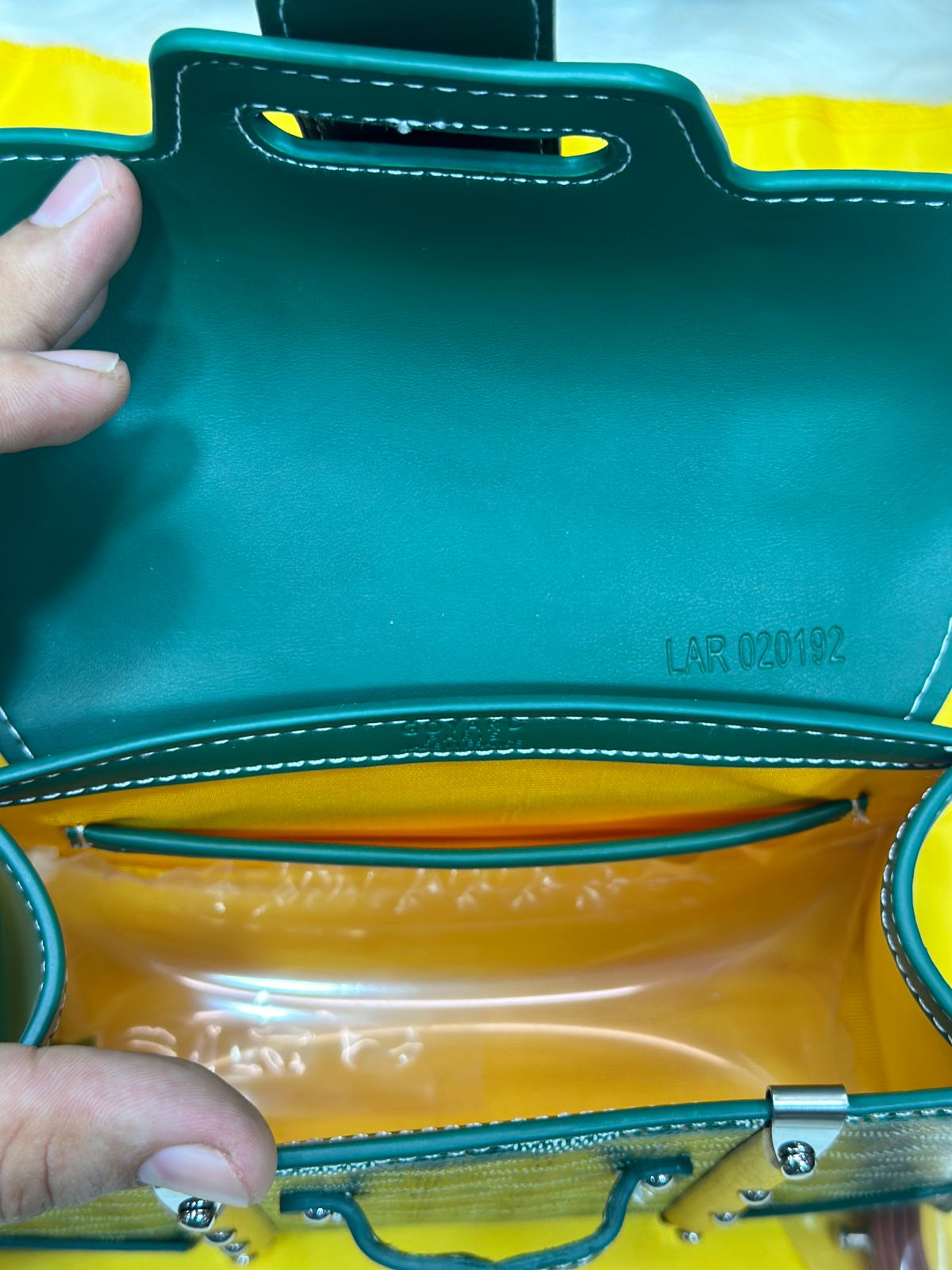 Goyard Coated Leather MM Saigon Top Handle Bag – Luxury & Elegance in Every Detail (Green)