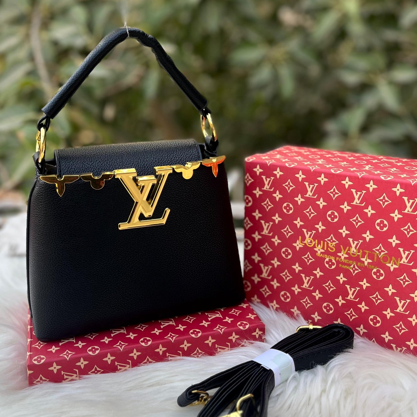 Louis Vuitton Mini Capucines Handbag with Long Belt (black)