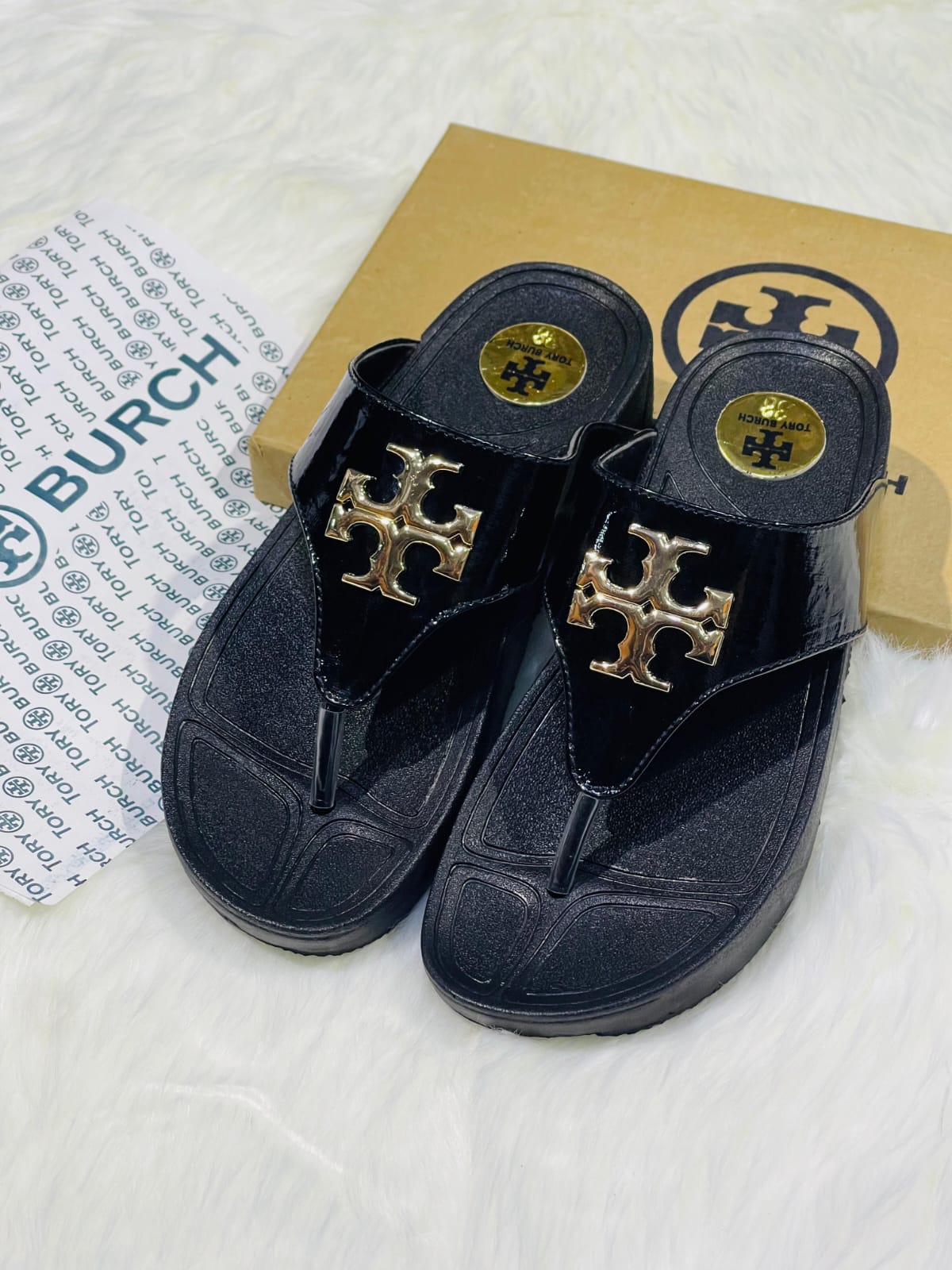 Tory Burch Flip Flops – Stylish Women’s Footwear (Black)