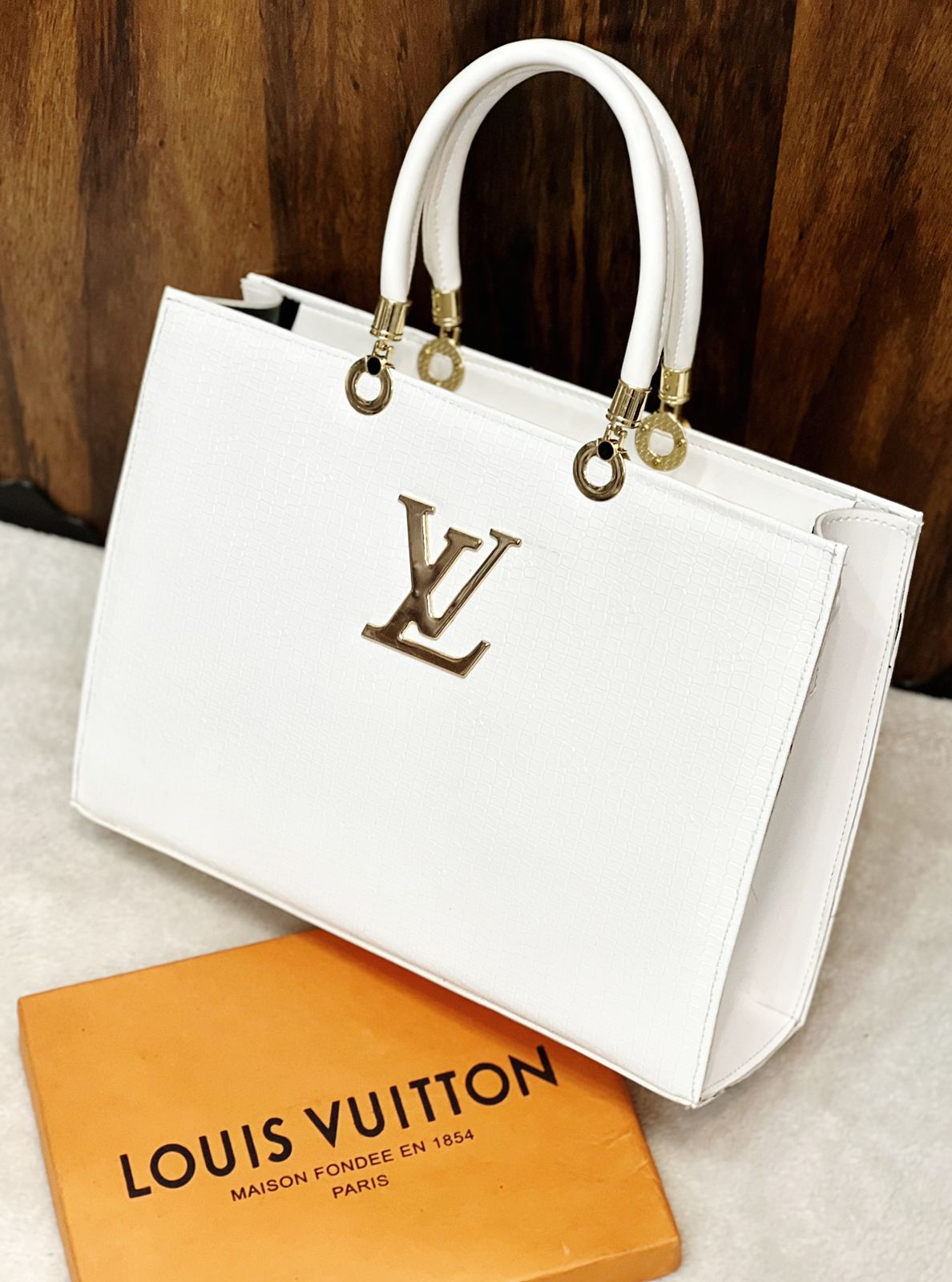 Louis Vuitton Crocodile Material Handbag - Masterpiece (white)