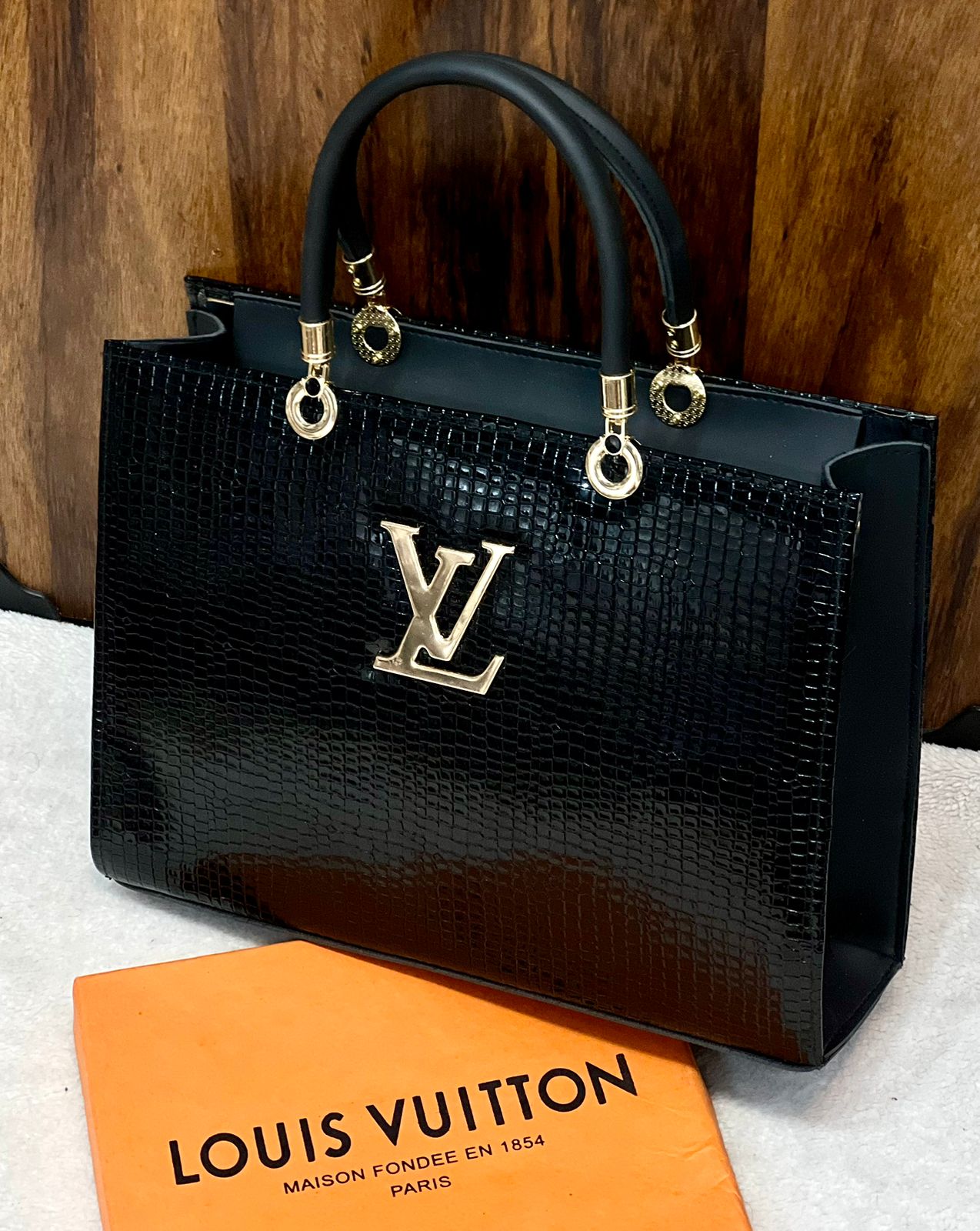 Louis Vuitton Crocodile Material Handbag - Masterpiece (black)