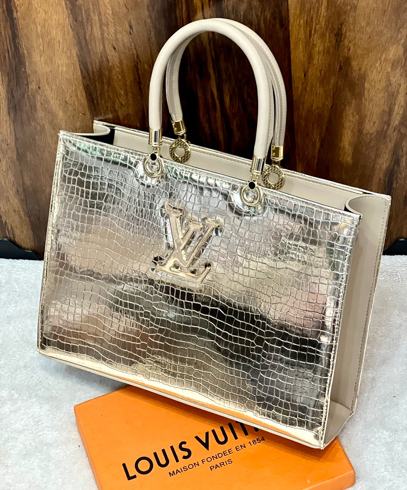 Louis Vuitton Crocodile Material Handbag - Masterpiece (silver)