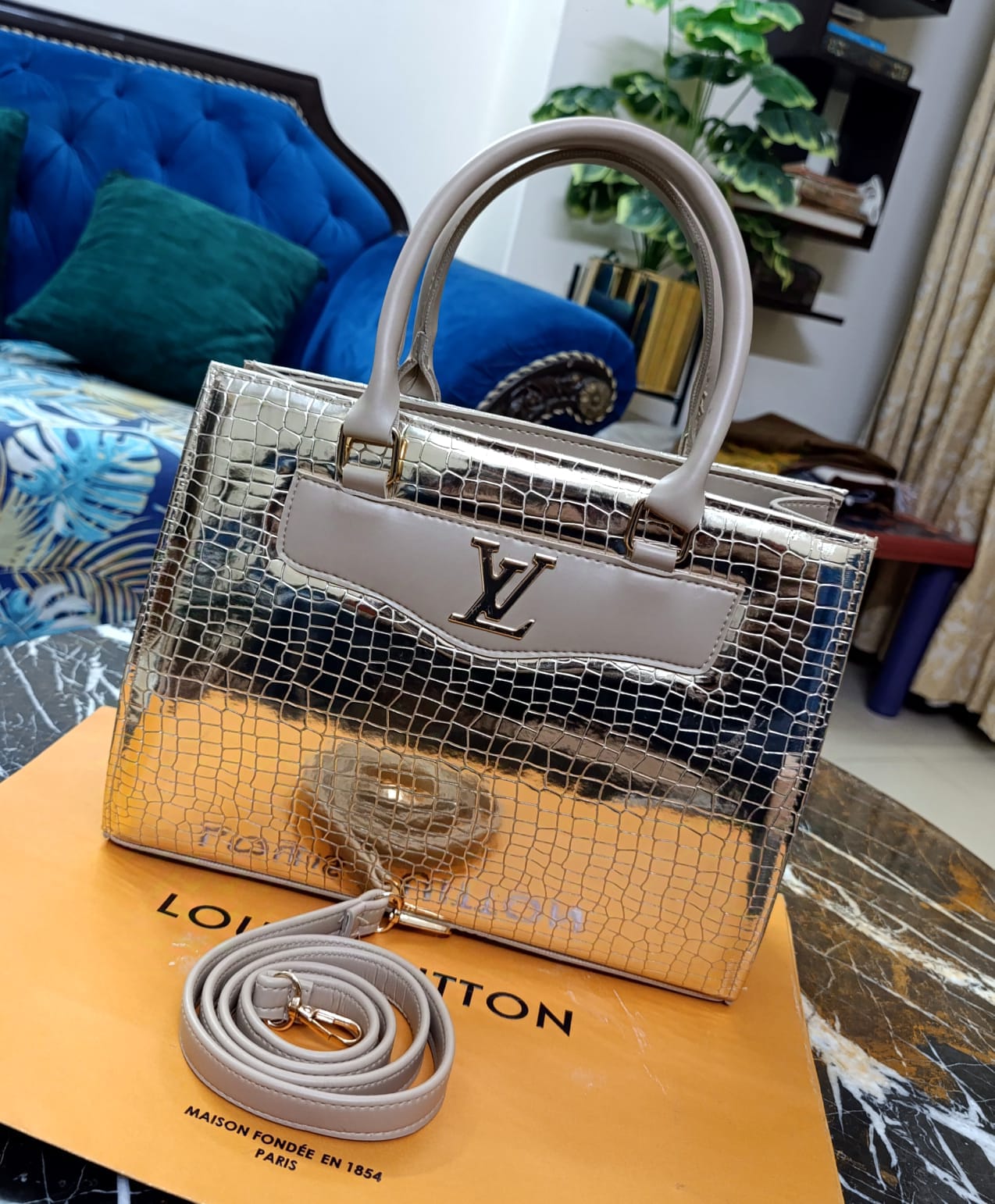 New Arrival - High-Quality LV Bag in Crocodile Shine Material (silver)