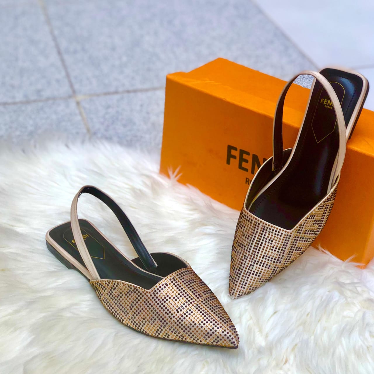 Fendi Flat Pumps – Stylish Women’s Footwear in  ( gold )