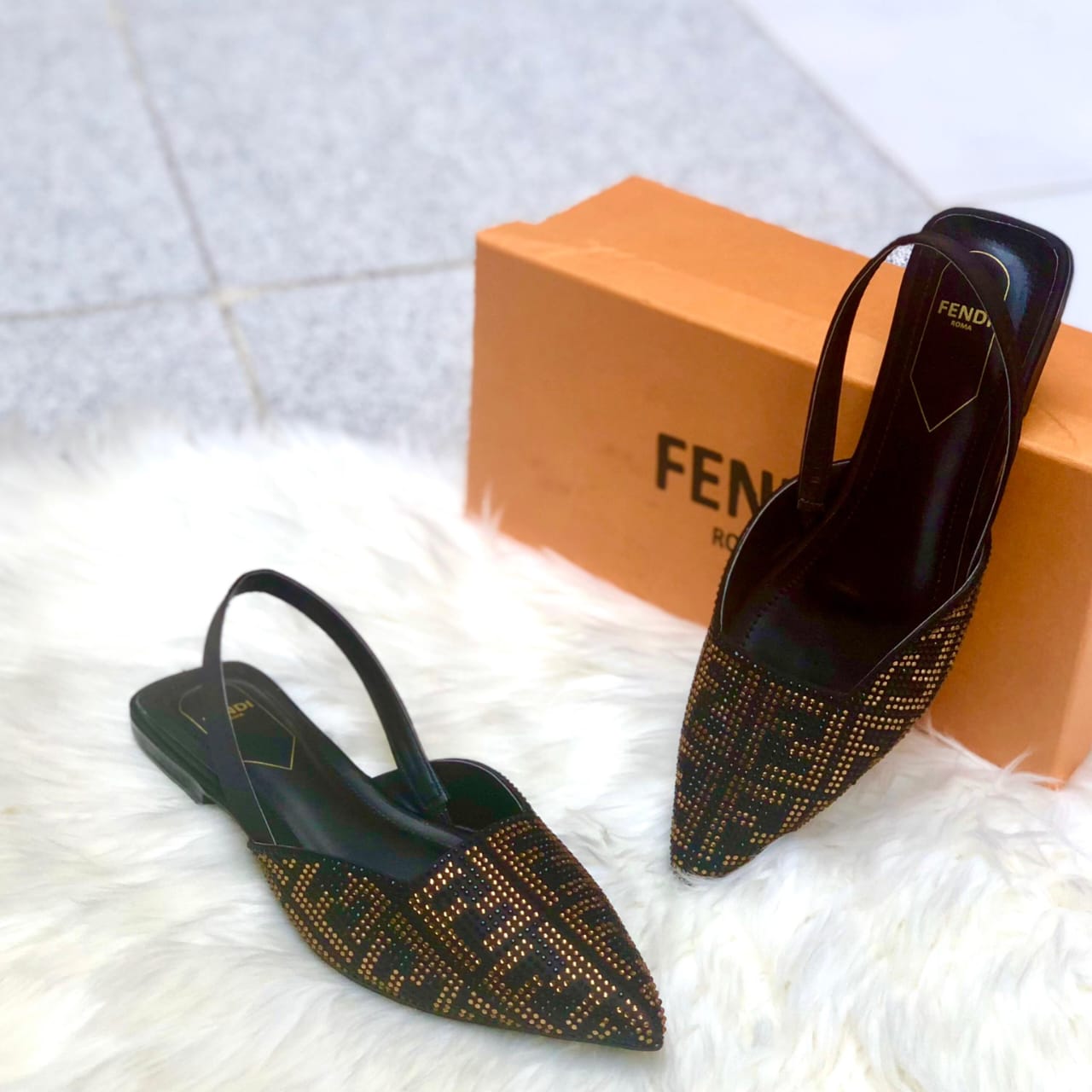 Fendi Flat Pumps – Stylish Women’s Footwear in  (Black )