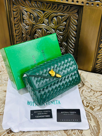 Bottega Veneta Woven Andiamo Crossbody Bag – Premium Quality (Green)
