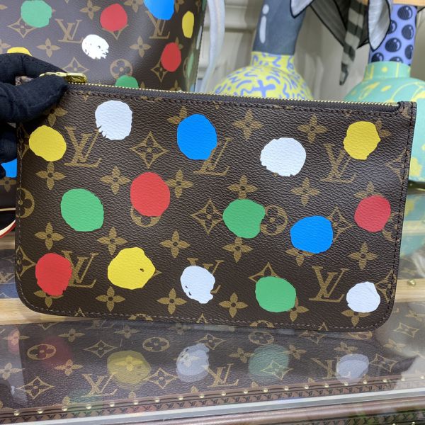 Louis Vuitton x Yayoi Kusama Neverfull MM Tote Bag (Brown / Beige Multi Colours)