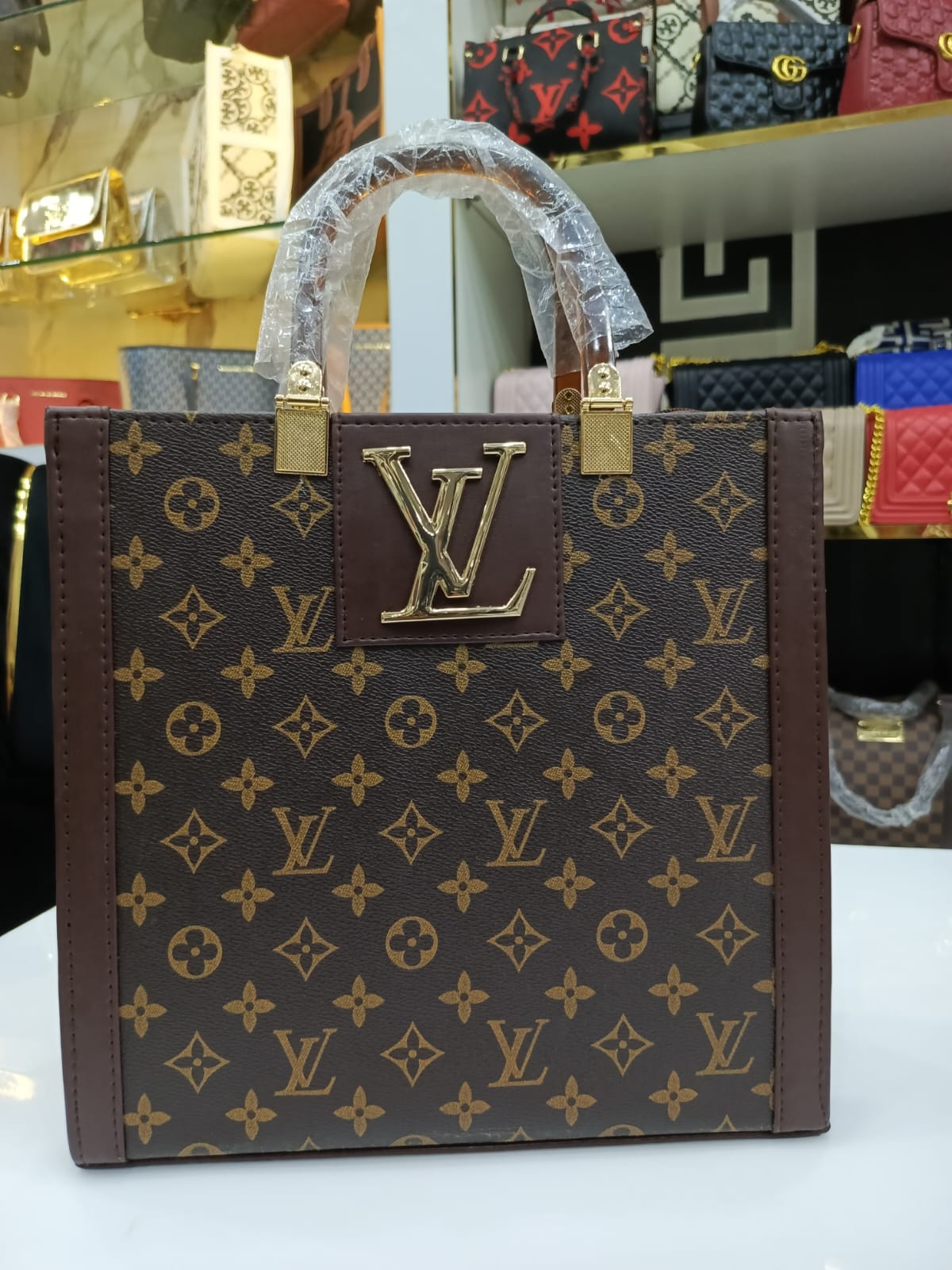 Louis Vuitton Luxury Women's Bag - Stylish Tote with Zip Closure (Brown) Design A