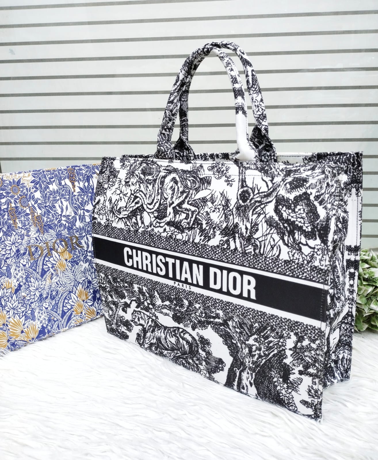 Christian Dior Handbags for Women – Large, Stylish & Unique