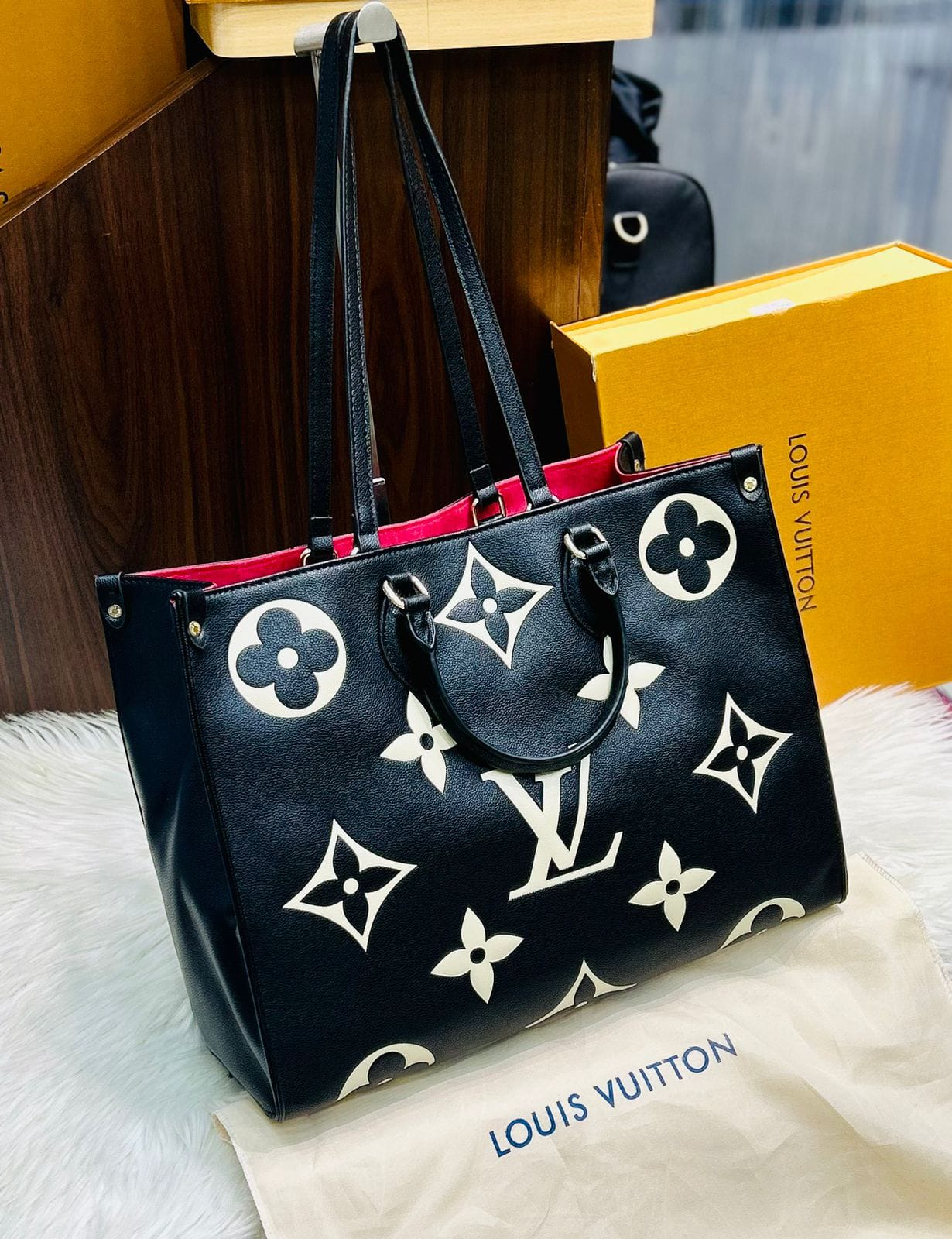 Louis Vuitton Onthego Black Regular Tote Bag for Women (Black/White)