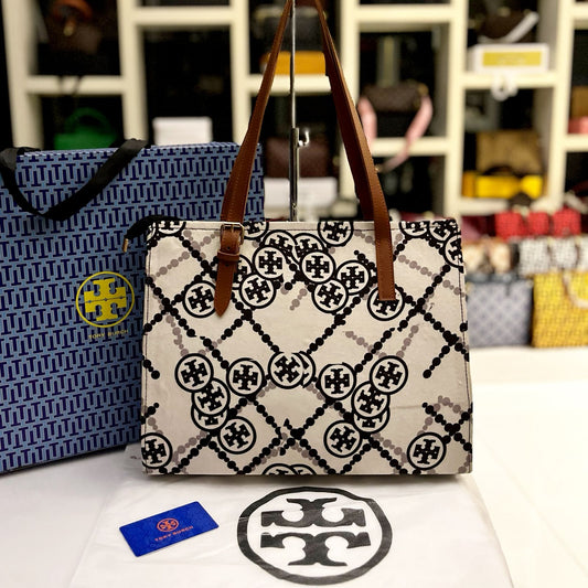 Luxury Women Bag - Tory Burch-Inspired Handbag with Brand Accessories (White/Black) Design-B