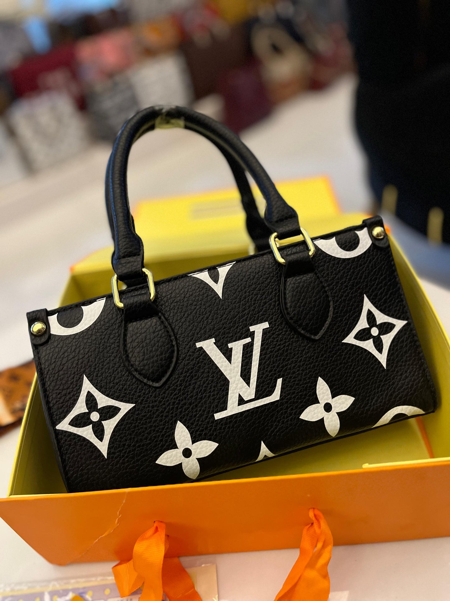 Elegant Women Bag - Louis Vuitton-Inspired Handbag with Long Belt & Brand Accessories (Black)