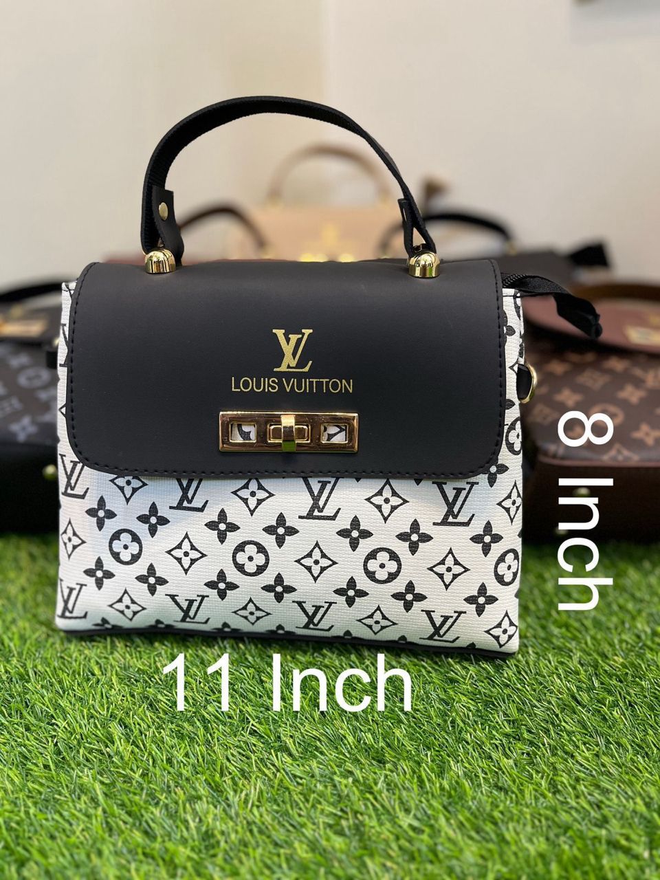 High-Quality Louis Vuitton Crossbody Bag with Metal Lock (White-1)