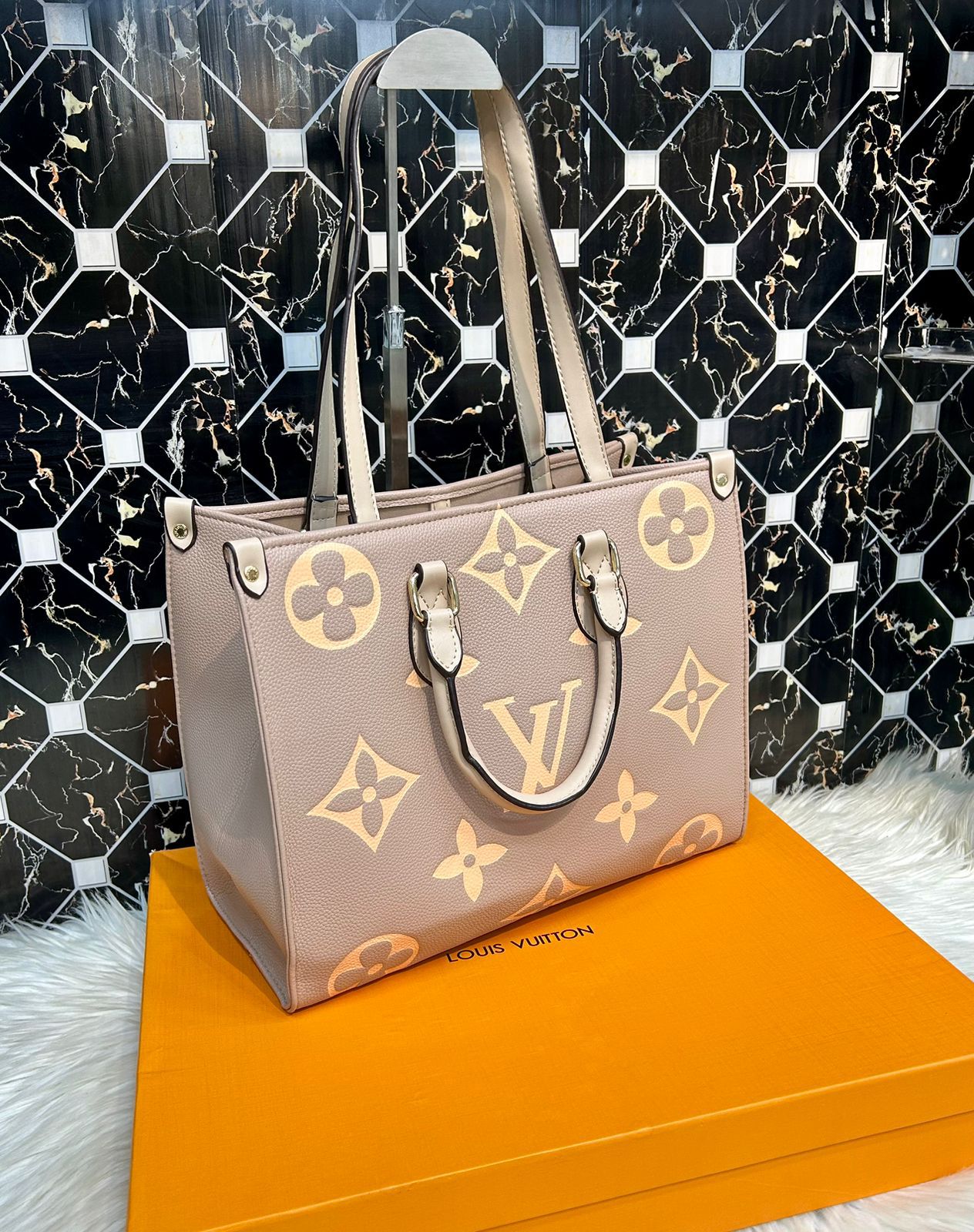 Louis Vuitton Onthego Medium Tote Bag for Women (Cream)