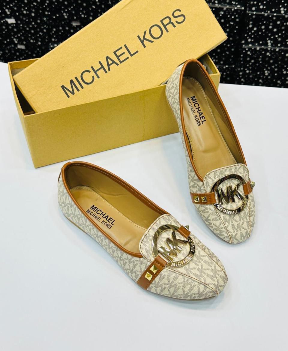 Michael Kors Pumps – Elegant Women’s Footwear with Brand Box (Beige)