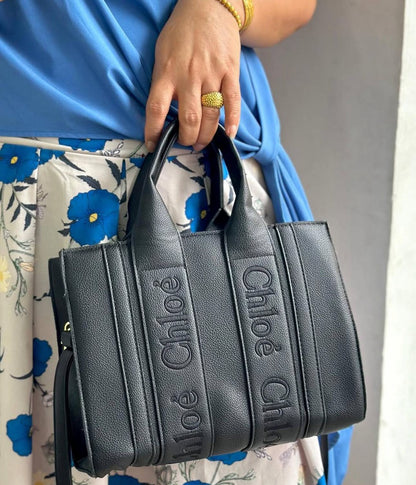 CHLOÉ Woody Medium Tote Bag – Timeless Elegance & Functionality (Black)