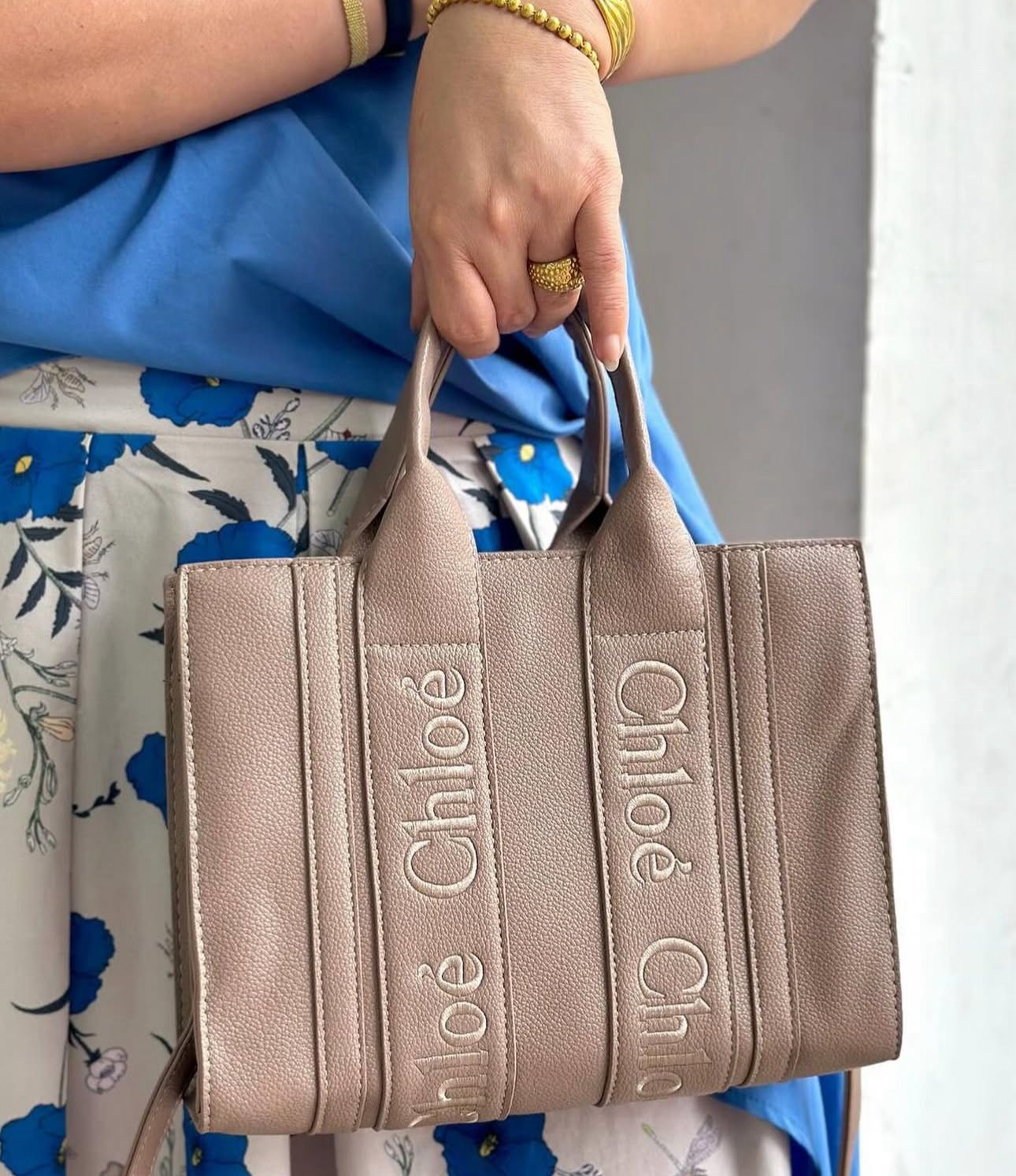 CHLOÉ Woody Medium Tote Bag – Timeless Elegance & Functionality (Beige)