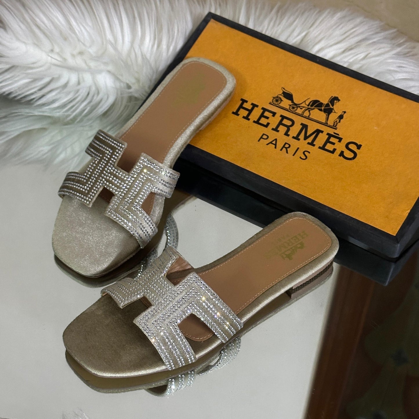 Hermès Iconic Luxury Slippers – Elegant & Timeless (Silver)