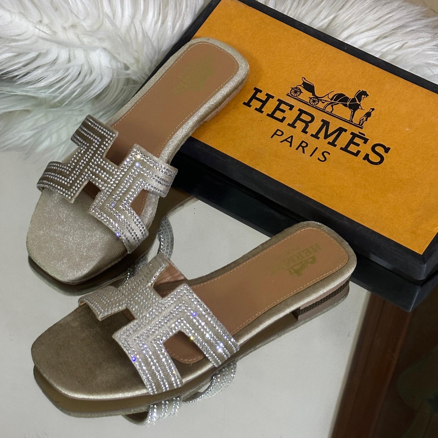 Hermès Iconic Luxury Slippers – Elegant & Timeless (Silver)