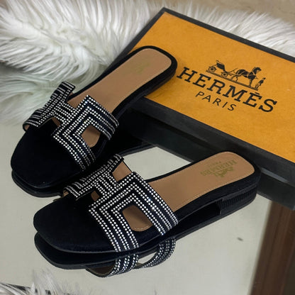 Hermès Iconic Luxury Slippers – Elegant & Timeless (Black)
