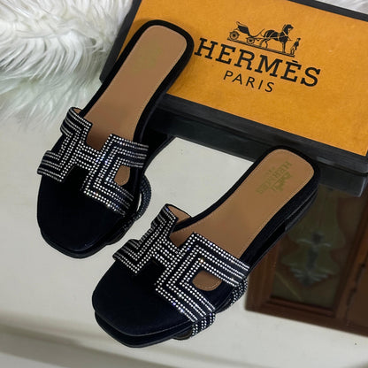 Hermès Iconic Luxury Slippers – Elegant & Timeless (Black)